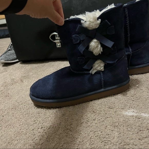 Koolaburra Victoria Short Shearling Boot - Picture 3 of 6